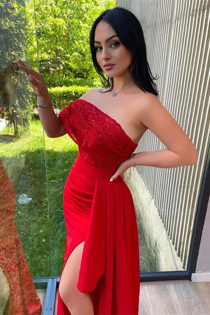 Meerjungfrauenkleid mit Schlitz vorn, einer Schulter, Pailletten und Spitzenapplikationen