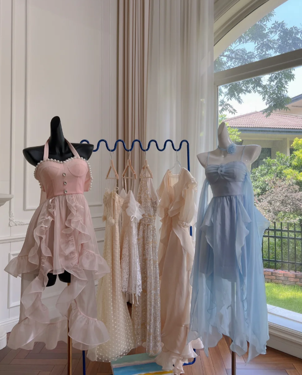 Vestido de fiesta sencillo de gasa con tirantes finos en azul Y8581
