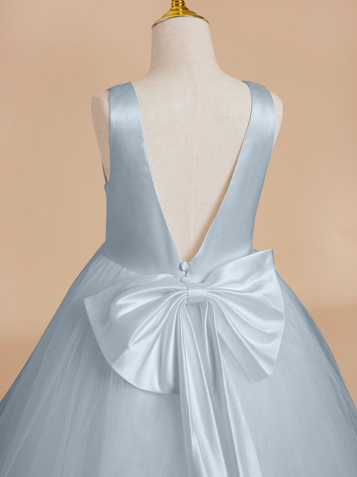 Klassisches weißes ärmelloses A-Linien-Blumenmädchenkleid aus Satin und Tüll 