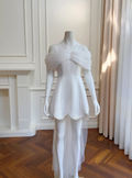 Vestido de fiesta corto de satén blanco con hombros descubiertos de tul Y8585