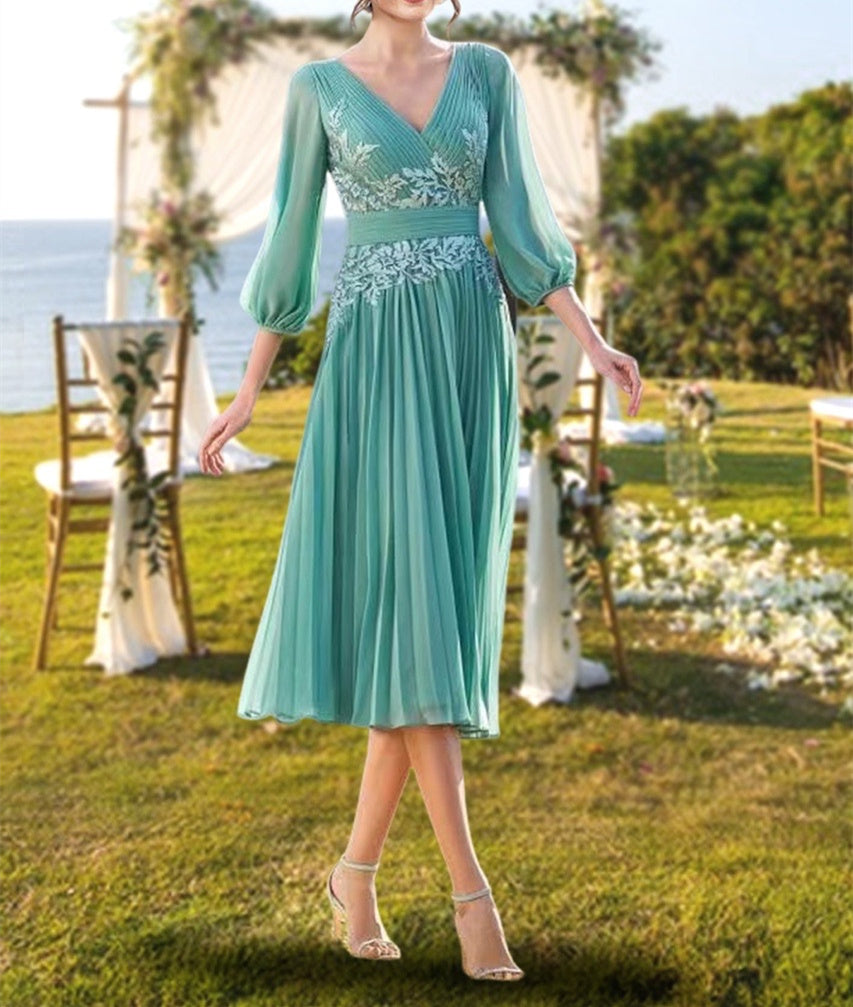 Vestidos de madre de la novia de corte A/princesa, escote en V hasta la rodilla con bordado de volantes de encaje