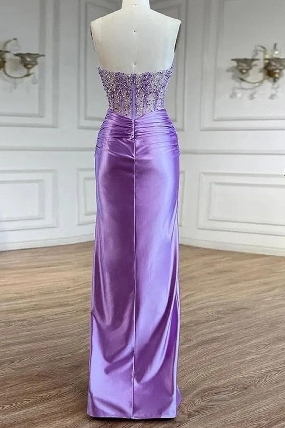 Eirene | Vestido de fiesta largo de satén con escote corazón y sirena morado con cuentas