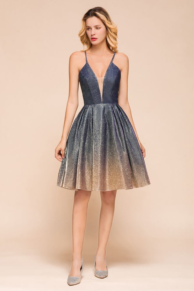 Elegante vestido de fiesta de noche hasta la rodilla con tirantes finos color bronce y escote en V profundo, sin espalda y con bolsillo.