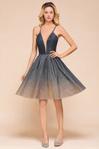 Elegante vestido de fiesta de noche hasta la rodilla con tirantes finos color bronce y escote en V profundo, sin espalda y con bolsillo.