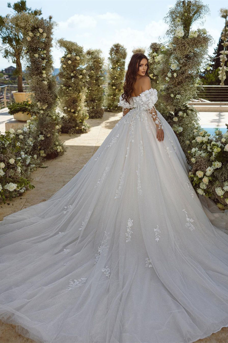 Elegantes A-Linien-Brautkleid aus Spitze mit Herzausschnitt und langen Ärmeln