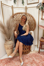 Elegante vestido de fiesta corto azul de corte A con un solo hombro, sin mangas