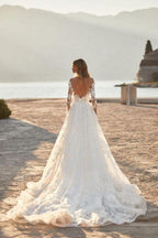 Elegantes vestidos de novia de corte A con apliques de encaje y mangas