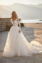 Elegantes vestidos de novia de corte A con apliques de encaje y mangas