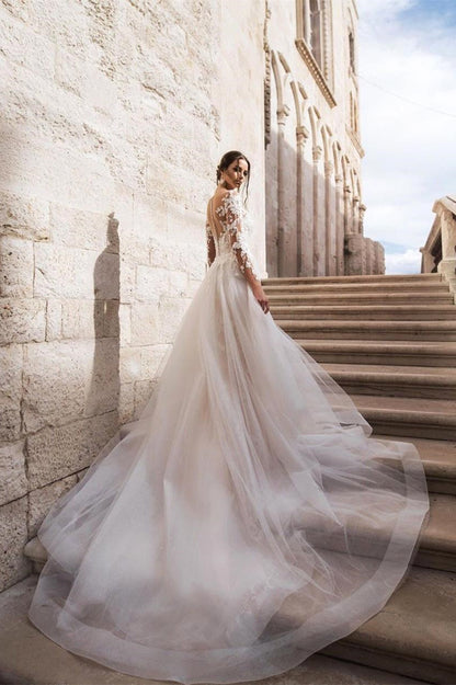 Elegantes A-Linien-Brautkleid mit langen Ärmeln und abnehmbarer Schleppe