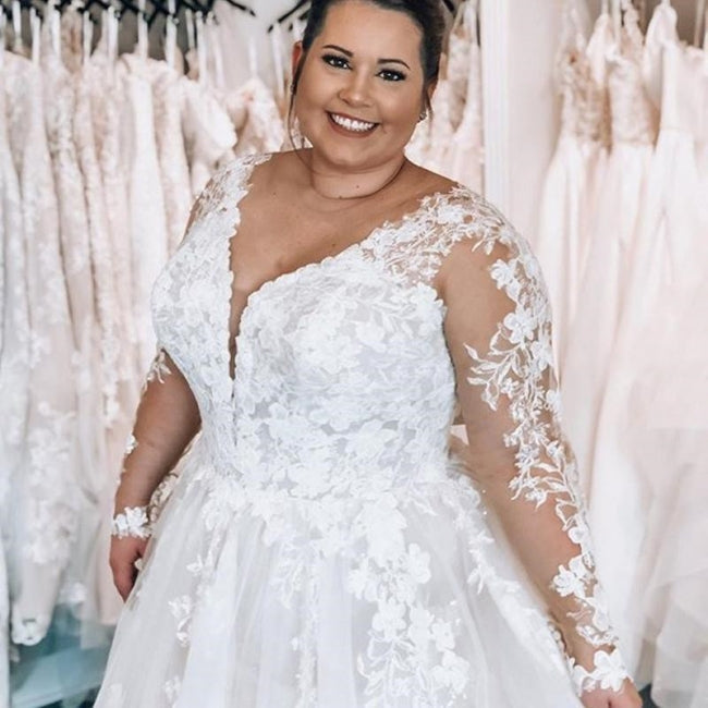 Elegante vestido de novia de talla grande con escote en V y encaje en forma de A y mangas largas
