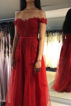 Elegante vestido de fiesta largo de tul con hombros descubiertos, corte A y apliques de encaje