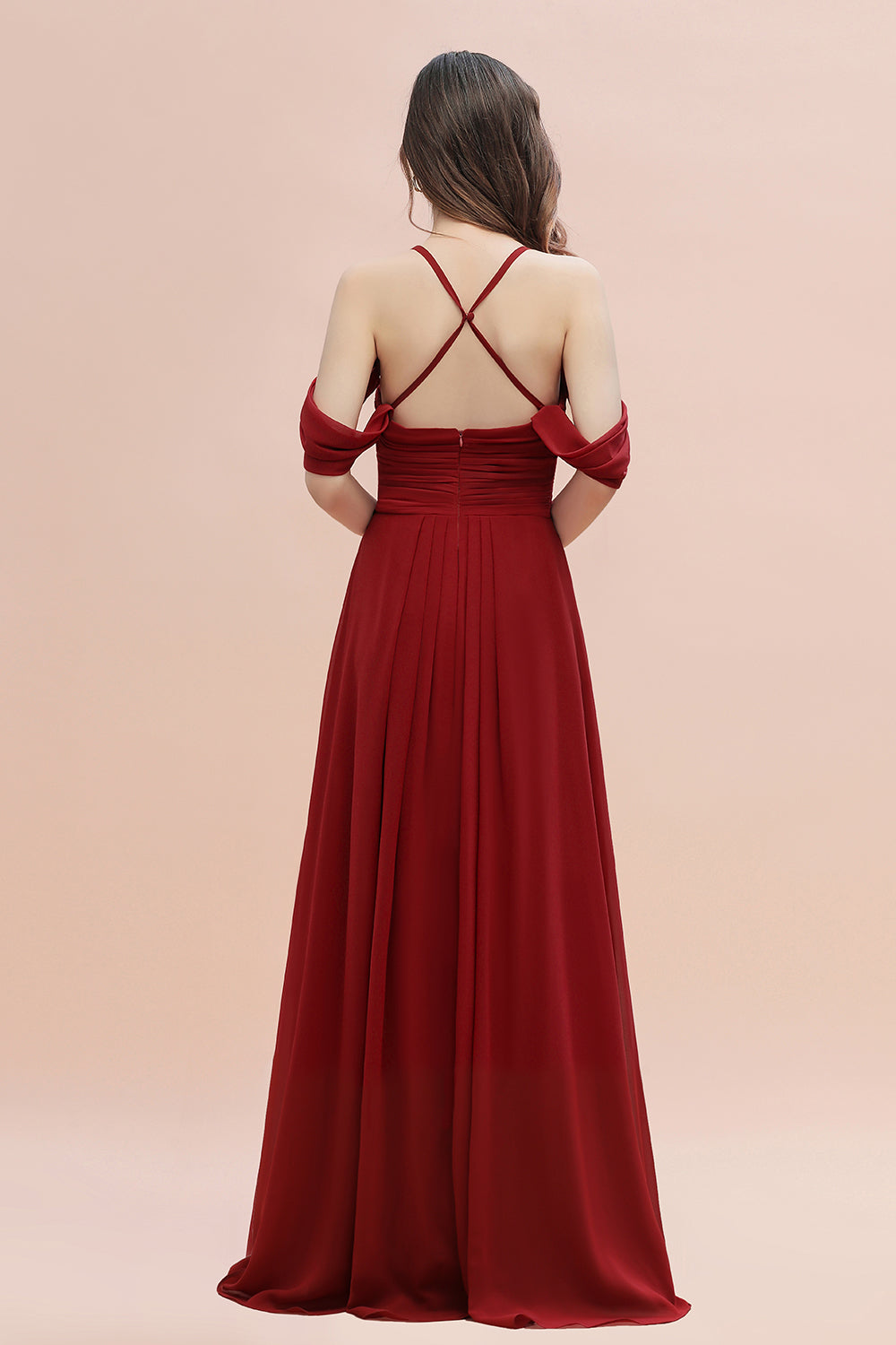 Elegante vestido de dama de honor largo fruncido con escote en V y hombros descubiertos en A