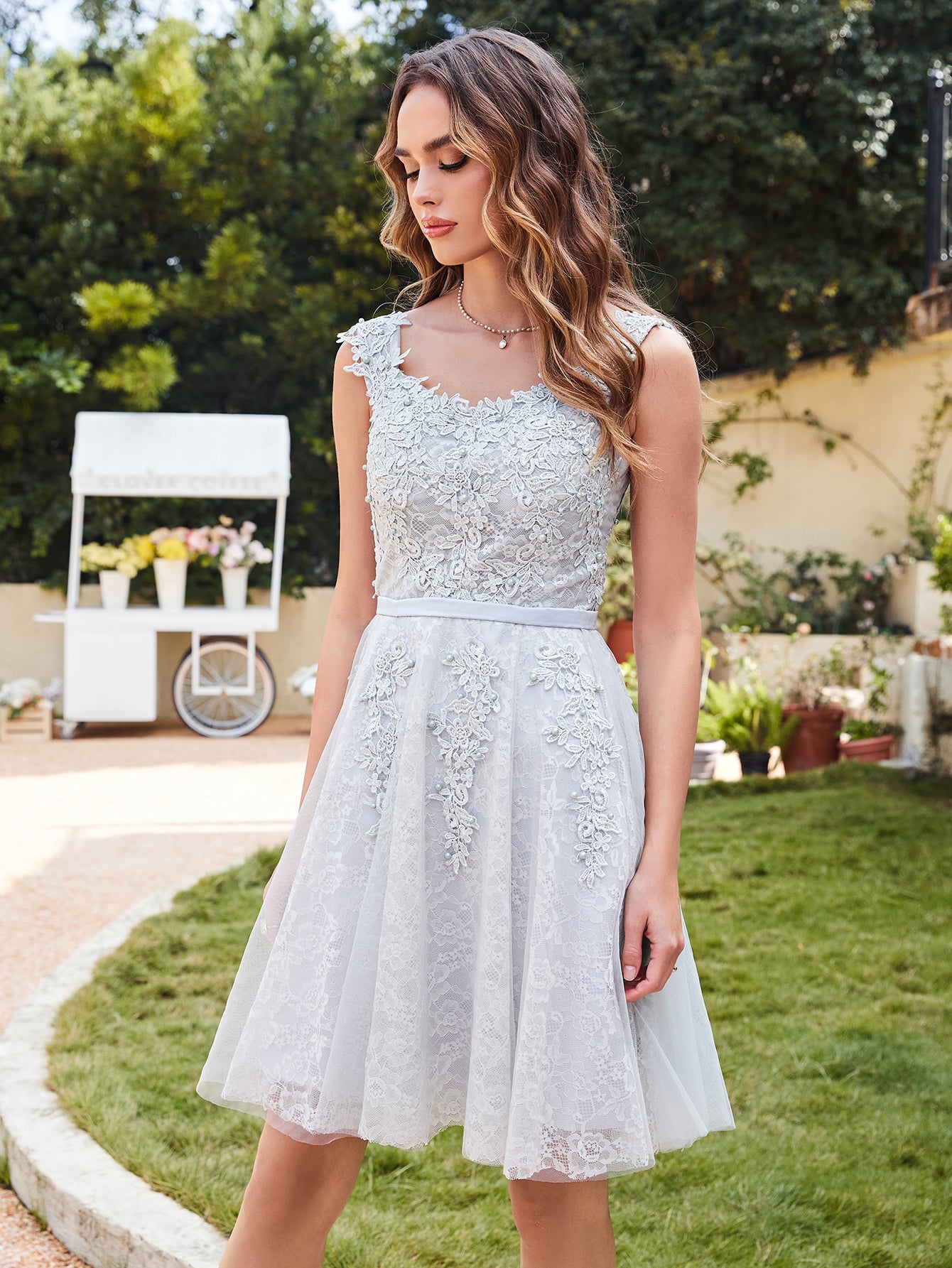 Elegantes vestidos de fiesta de encaje sin mangas con escote en A