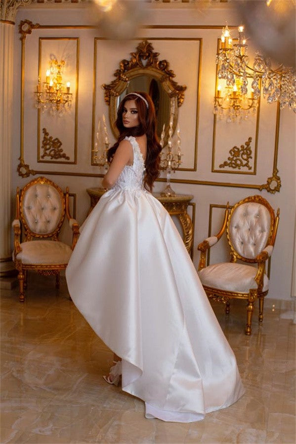 Elegante vestido de novia corto de corte A con escote en V y sin mangas con encaje
