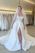 Elegante vestido de novia de encaje sin mangas con tirantes finos y flores en forma de A con abertura