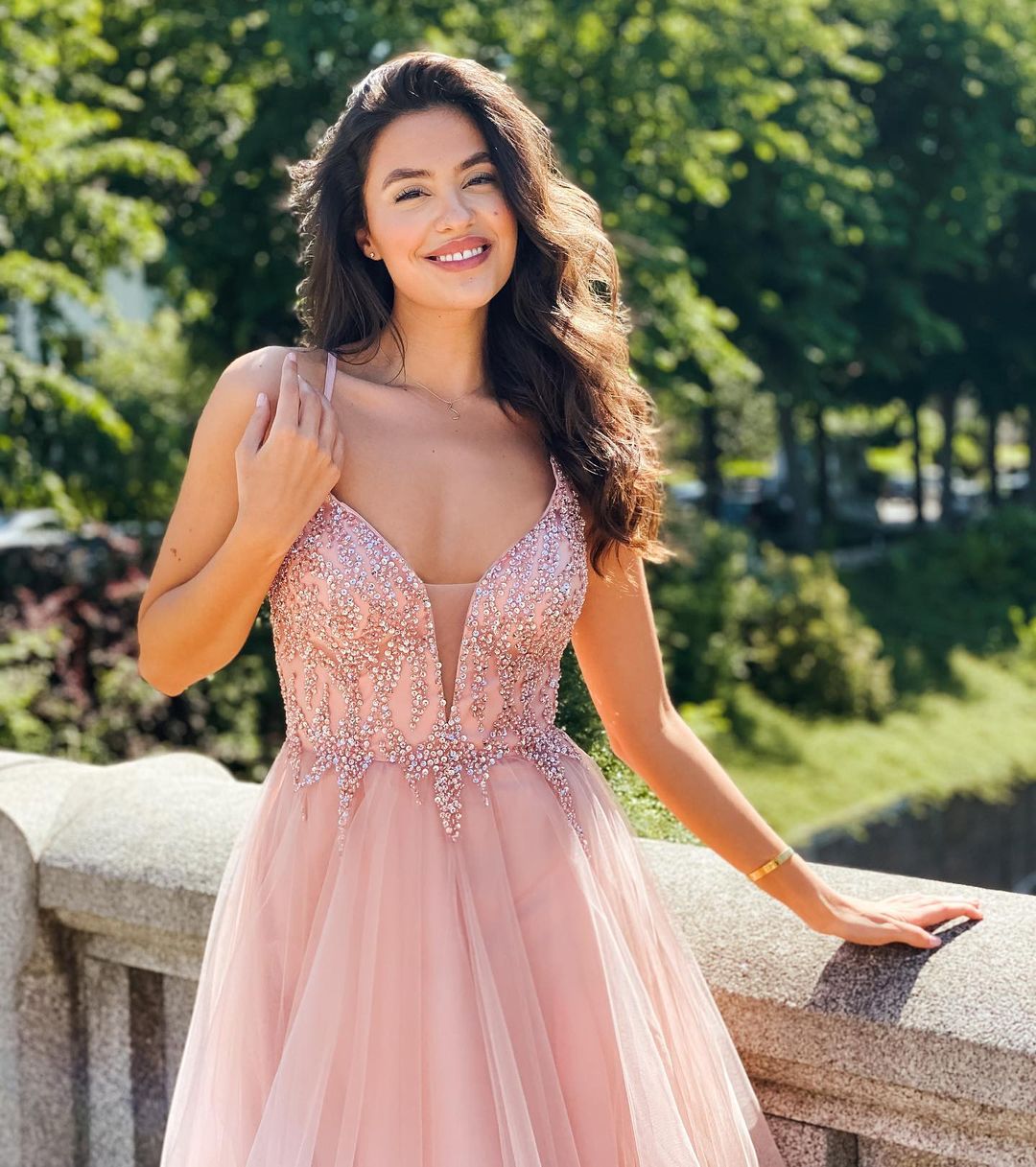 Elegant A-line V-neck Beading Tulle Long Prom Dress Backless