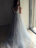 Elegante vestido de fiesta formal largo con escote en V, espalda abierta y apliques de encaje