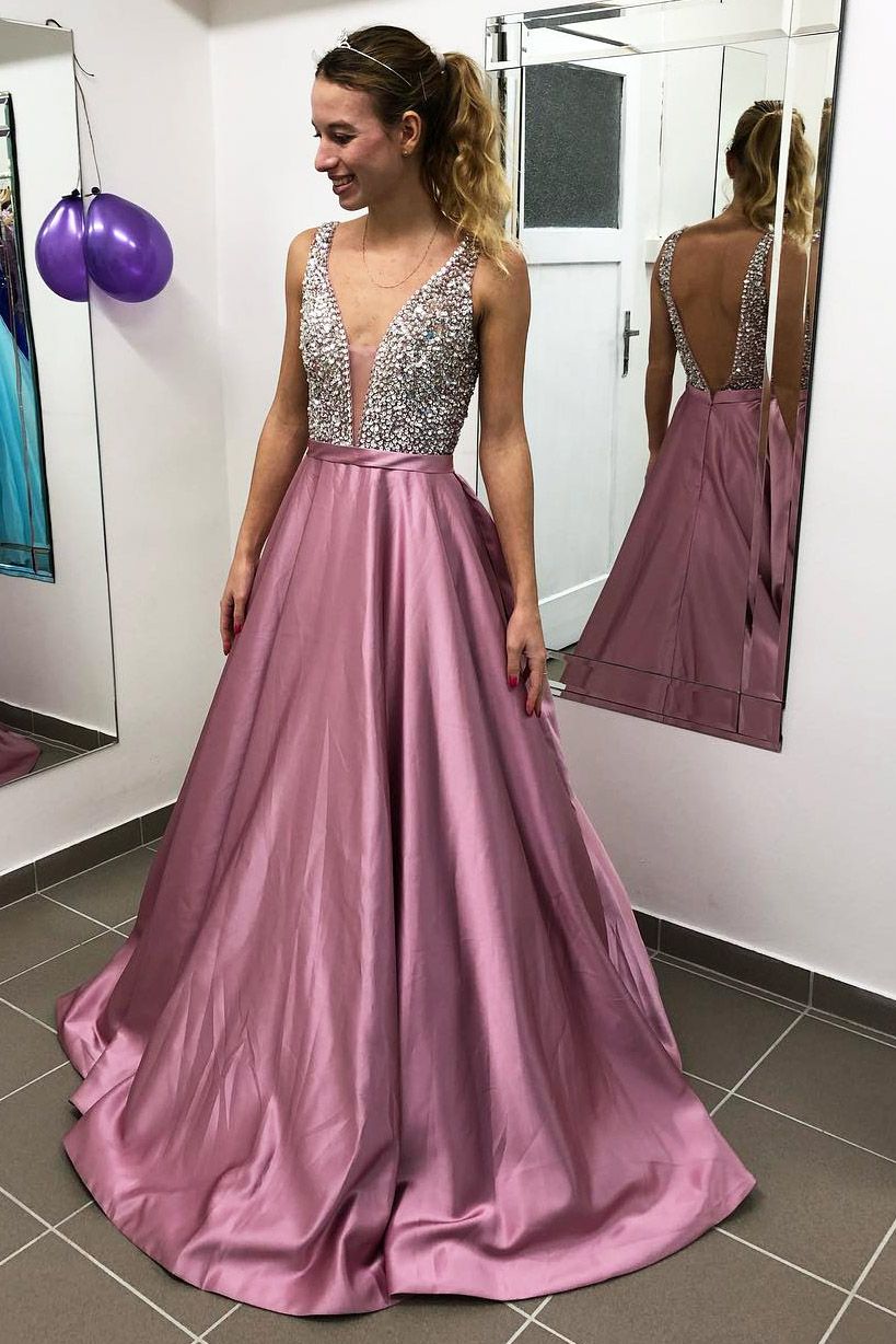 Elegante vestido de fiesta largo de satén con escote en V y espalda abierta con cuentas