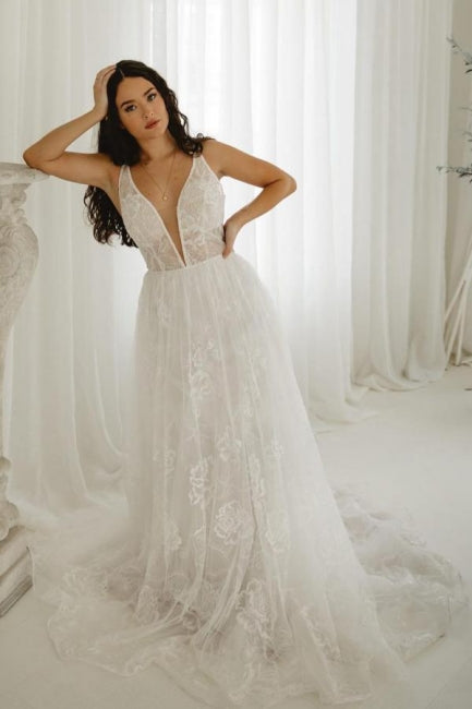 Elegantes vestidos de novia de corte A con escote en V y sin mangas con encaje