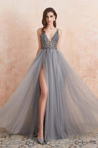 Elegante vestido de fiesta de tul con escote en V, espalda abierta y cuentas, con abertura
