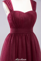 Elegante vestido de noche largo de tul sin mangas con tirantes burdeos para dama de honor
