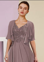 Elegante y hermoso vestido de madre de encaje con mangas 3/4 de largo en forma de A