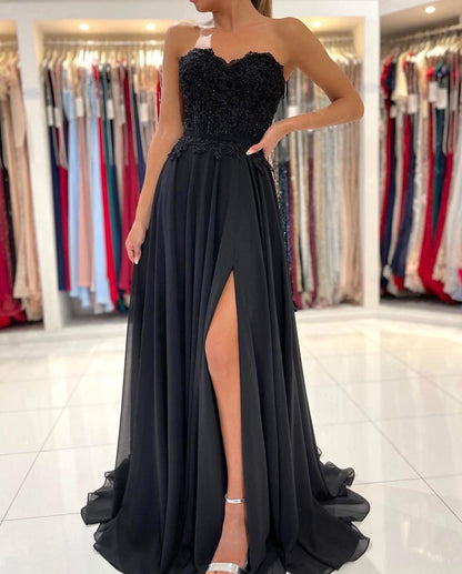 Elegante vestido de fiesta negro largo de gasa con escote en A y abertura