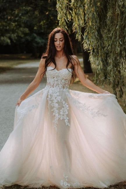 Elegantes vestidos de novia bohemios de corte A sin mangas con encaje