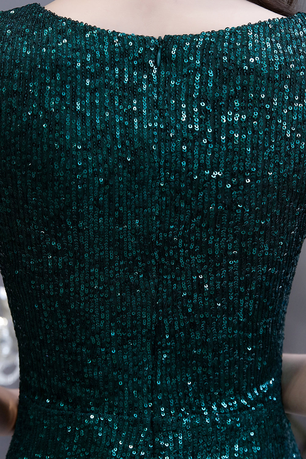 Elegante vestido de fiesta largo con lentejuelas verdes y mangas cortas