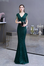 Elegante vestido de fiesta largo con lentejuelas verdes y mangas cortas