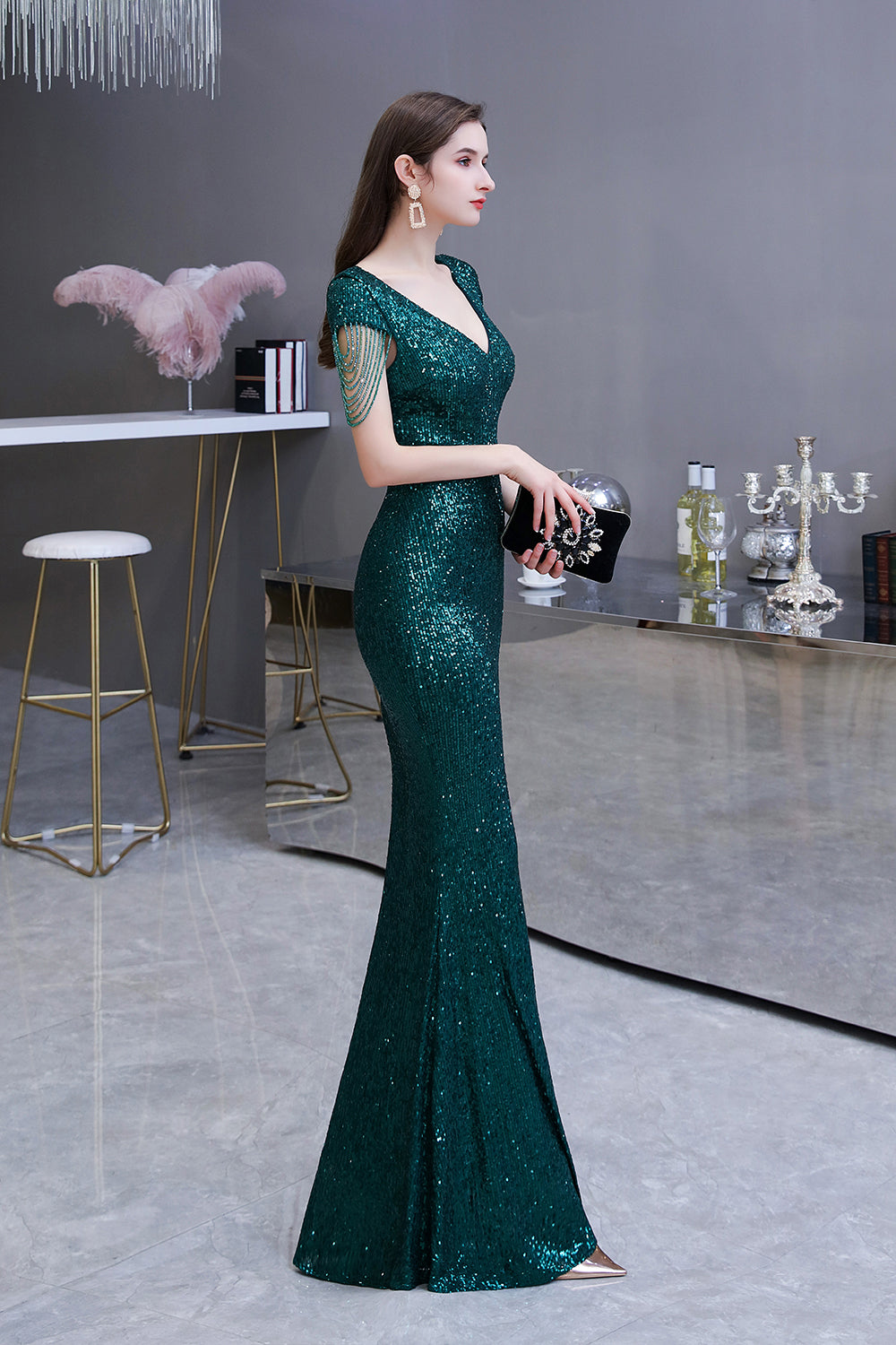 Elegante vestido de fiesta largo con lentejuelas verdes y mangas cortas