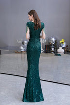 Elegante vestido de fiesta largo con lentejuelas verdes y mangas cortas