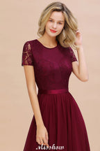 Elegante vestido de dama de honor de gasa con encaje, mangas cortas y joya, largo hasta el suelo, corte A