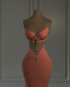 Elegante vestido de fiesta de gasa sin tirantes, sin mangas y con apliques