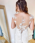 Elegantes vestidos de novia de sirena con apliques de color crema y encaje