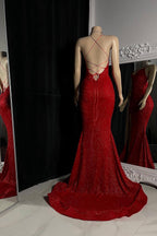 Elegante vestido de fiesta de sirena con tirantes cruzados y abertura frontal