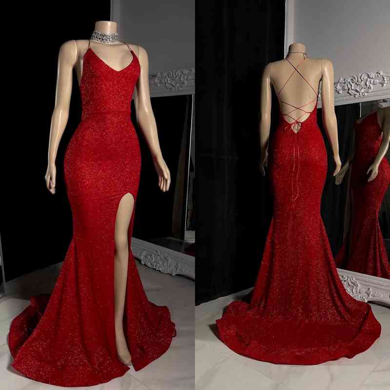 Elegante vestido de fiesta de sirena con tirantes cruzados y abertura frontal