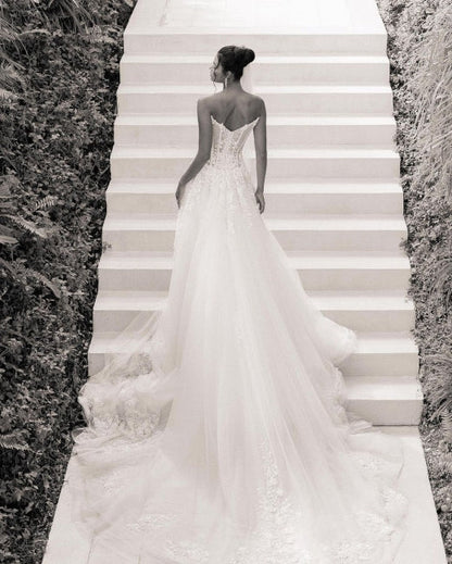 Elegant Designer Appliques A-line Wedding Dresses With Lace