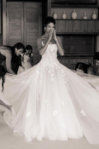 Elegant Designer Appliques A-line Wedding Dresses With Lace