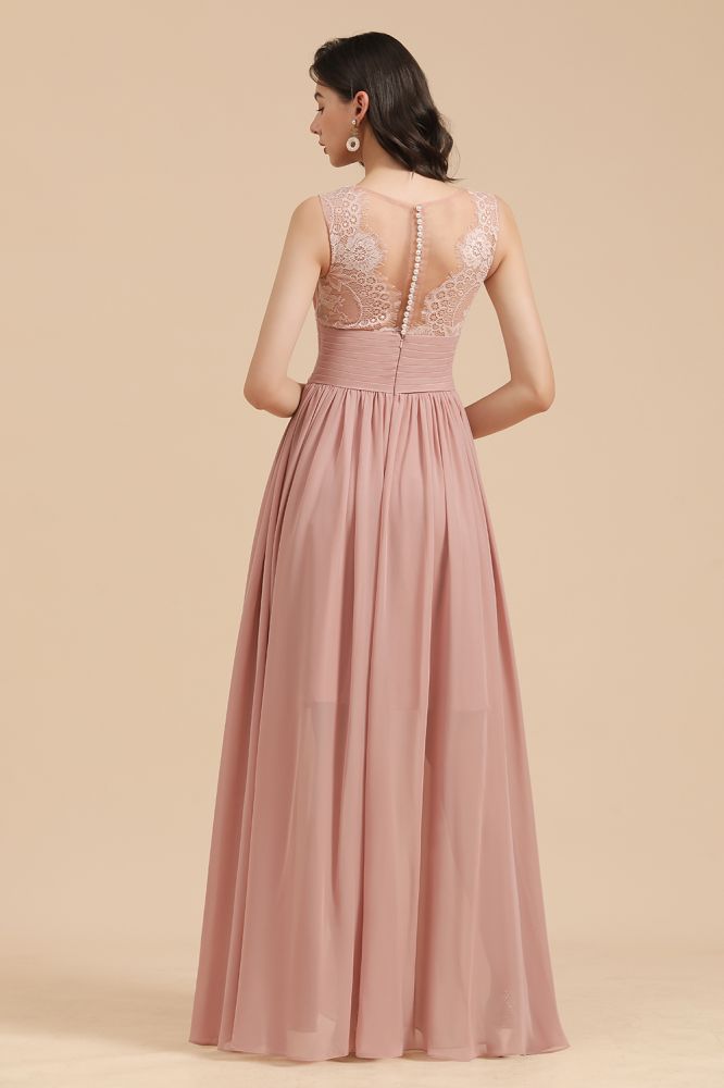 Elegante vestido de dama de honor de encaje floral sin mangas en rosa empolvado con abertura lateral.