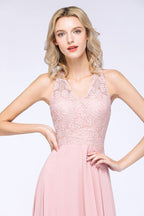 Elegante vestido de dama de honor de gasa rosa polvoriento con apliques florales hasta el suelo.