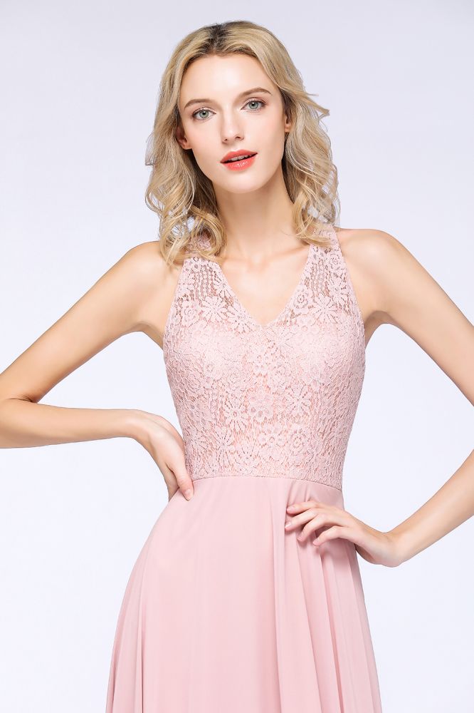 Elegante vestido de dama de honor de gasa rosa polvoriento con apliques florales hasta el suelo.