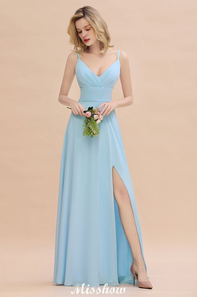 Elegante vestido de dama de honor con abertura frontal, tirantes finos, escote en V y largo hasta el suelo.