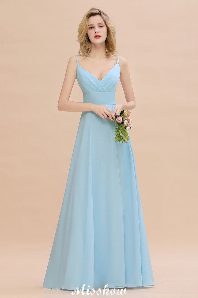 Elegante vestido de dama de honor con abertura frontal, tirantes finos, escote en V y largo hasta el suelo.