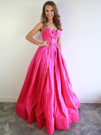 Elegante vestido de fiesta formal de graduación de satén con escote en forma de A y corte en A color fucsia