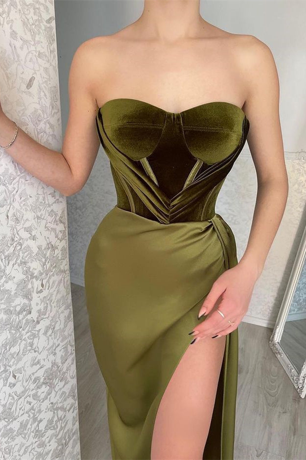 Elegante vestido de fiesta de satén sirena sin mangas, verde, con abertura y sin tirantes