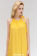 Elegante vestido de noche sencillo con cuello halter y sin mangas hasta la rodilla