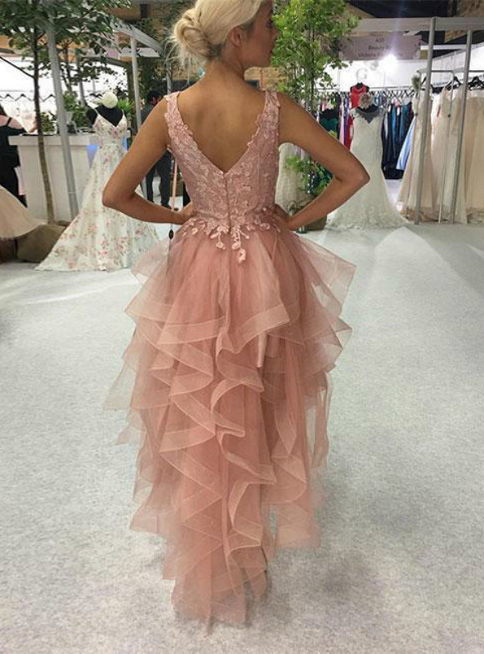 Elegante vestido de fiesta de tul con encaje, escote en V, espalda descubierta y corte A alto bajo