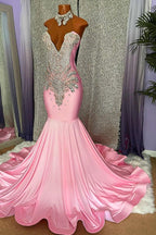 Elegante vestido de fiesta de sirena sin mangas con cuello alto y cuentas