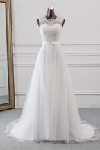 Elegante vestido de novia largo de corte A con apliques de tul y encaje